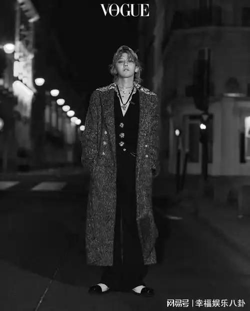 权志龙穿女装隔海撞衫桂纶镁这件黑色深v外套引发网友热议