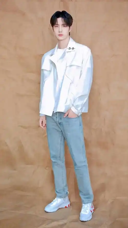 王一博壁纸:啵啵太帅气了,全身上下每一处都是优点全身皆是宝