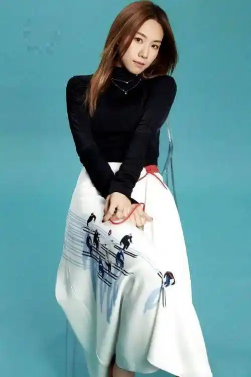 邓丽欣的影子告白:感谢大家的祝福,我恋爱了!