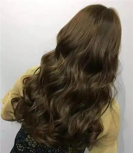 首页 女士发型 女士长发 >> 长发波浪卷发型 小线条更性感  水波纹