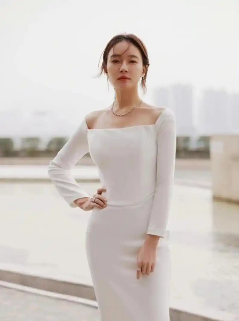 一直以为焦俊艳是焦恩俊的亲戚呢,两个人都是演技派,而且焦艳君男装