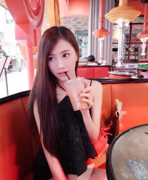 清纯甜美虎牙主播沐莹莹生活照图片美女主播沐莹莹照片欣赏