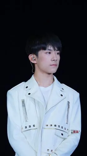 易烊千玺17岁生日快乐余生的情话都对你说