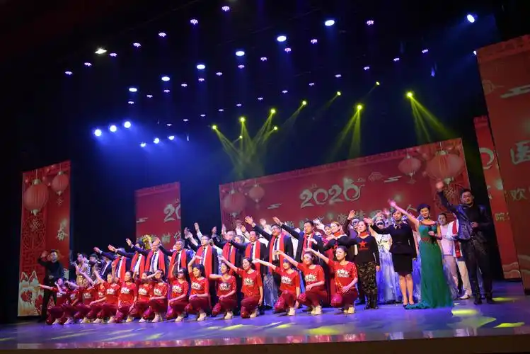 新时代·激情四医人"2020年春节联欢晚会在鼎城区文化中心顺利举行