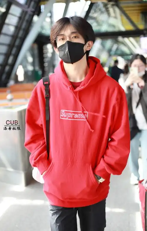 易烊千玺穿白大褂制表##易烊千玺皮衣街拍##易烊千玺积家全球代言人