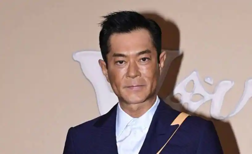 53岁古天乐近照曝光,面部变形满脸沧桑完全变样,网友:根本认不出来