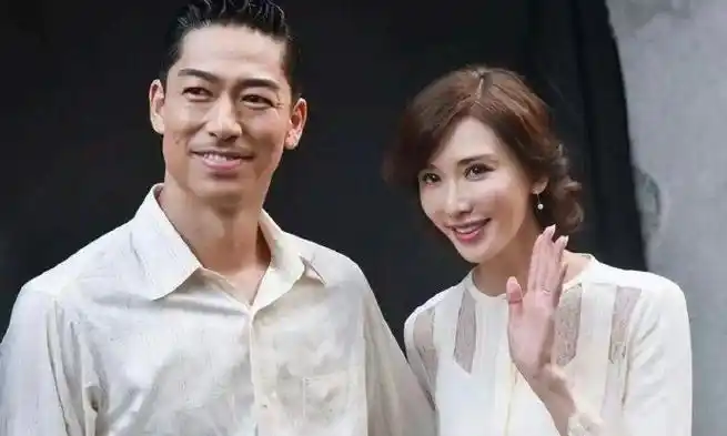 林志玲老公抵达长沙录制披哥