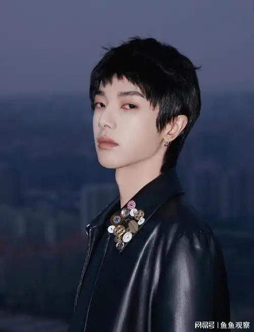 华晨宇最新品牌活动图暮色天台港风味十足