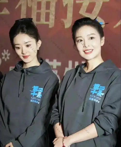 高叶和赵丽颖同框同为36岁一个身高168一个165差距也太大了