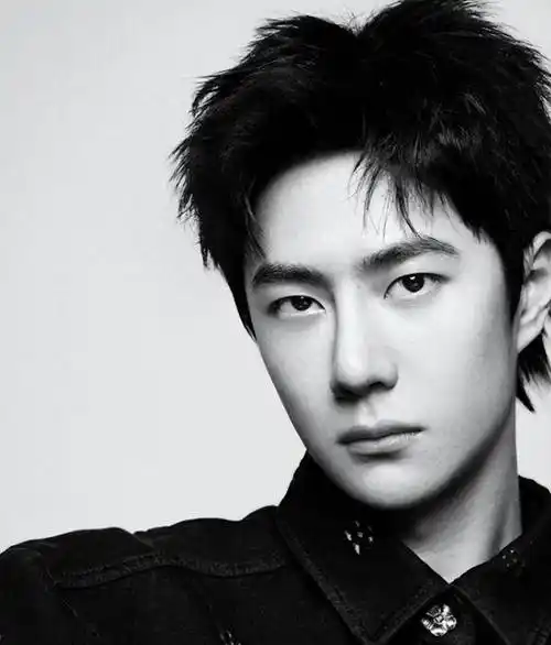 26岁王一博再次解锁新身份,他的履历给内娱年轻男演员上了一课!