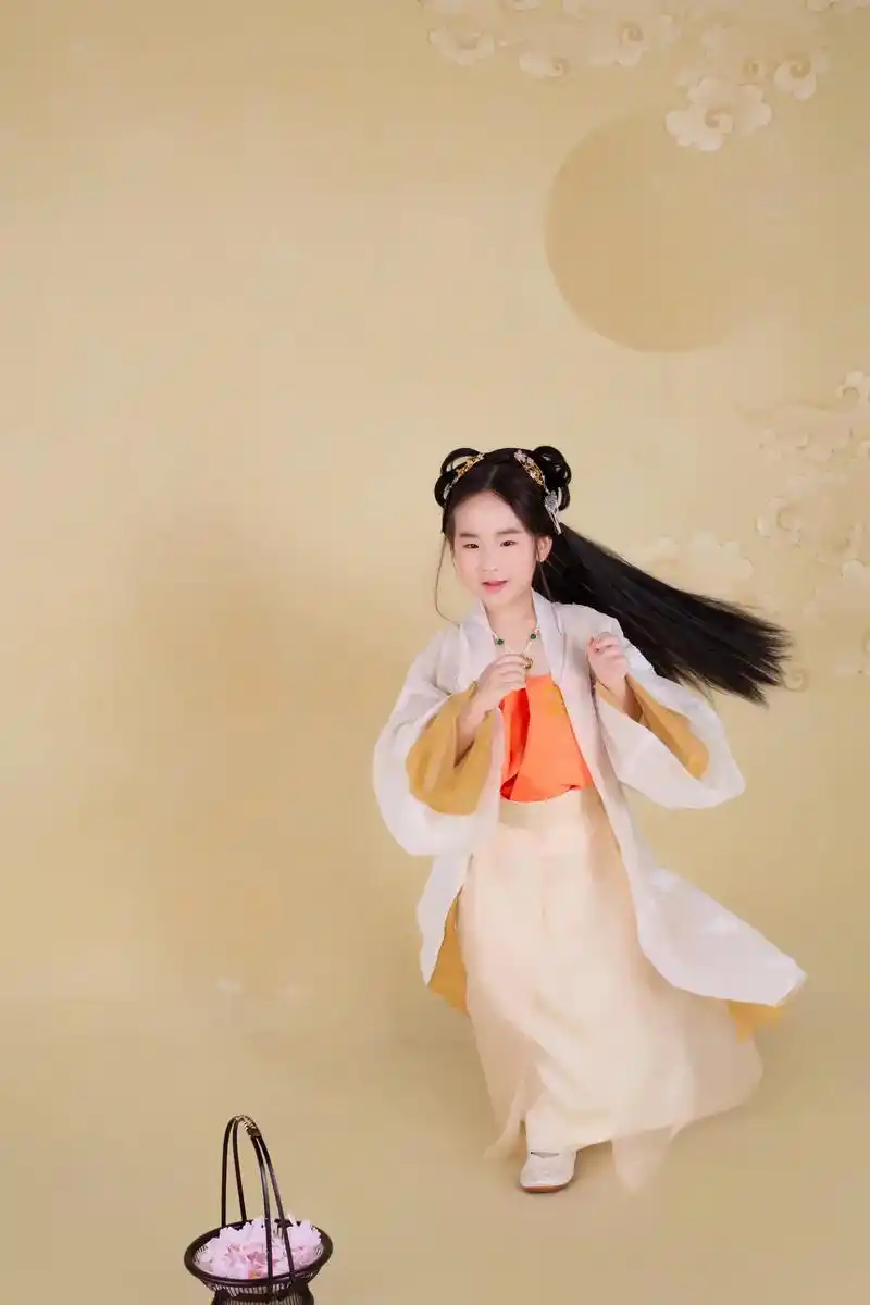 汉服小仙女 #古装拍摄 #古风写真 暑假拍的汉服写真终于出 - 抖音