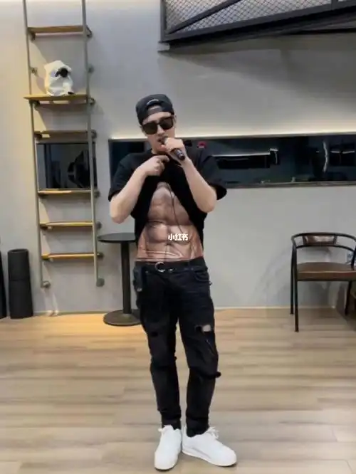 潘帅这腹肌,哈哈!