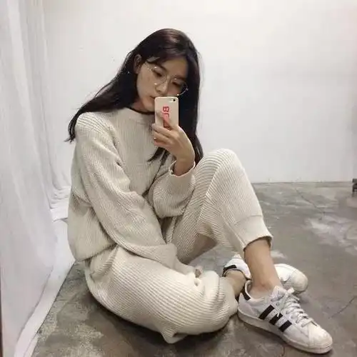 女生自拍姿势合集告别剪刀手