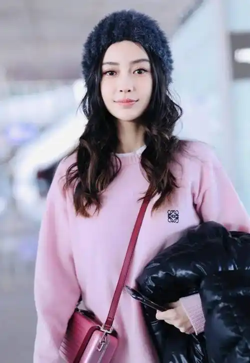 angelababy颜值"回春",肤白紧致似婴儿肌,美回嫩模时期_杨颖_少女