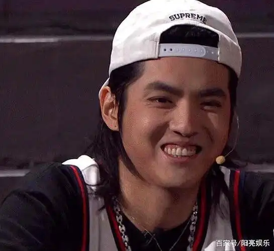 吴亦凡又胖了,笑起来还撞脸王迅!姚明照片被美颜成"蛇精脸"