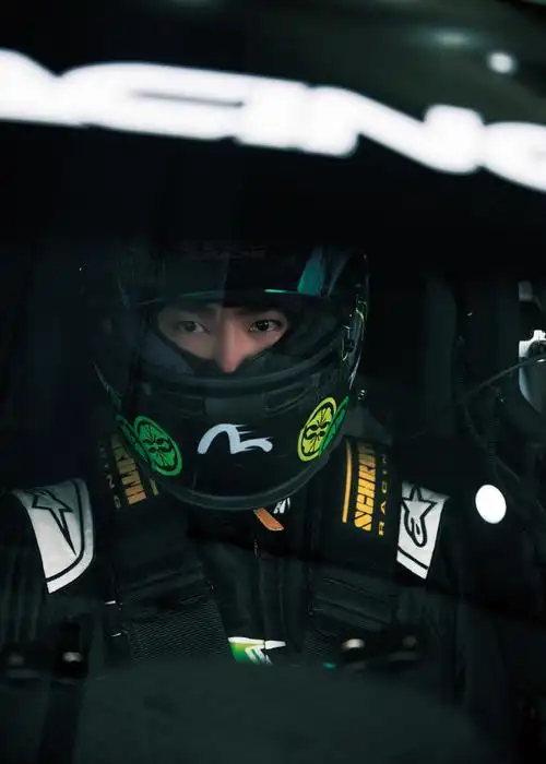 王一博gt3赛车初体验##evisu全球代言人王一博