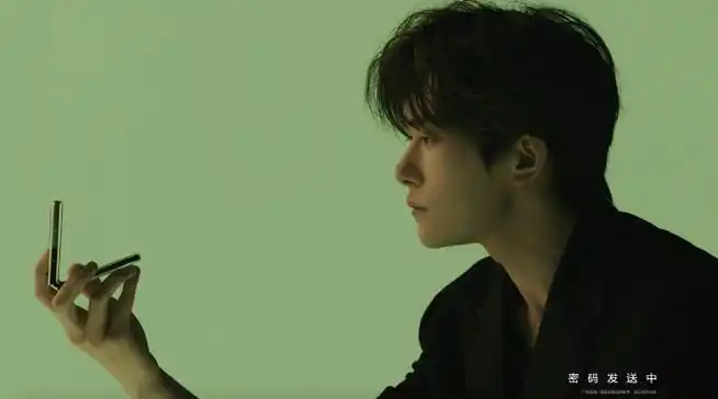 烊千玺手持新生之夜大秀官宣海报,这一消息无疑让众多科技爱好者和