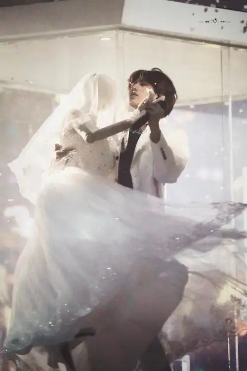 蔡徐坤20191012ninepercent"限定的记忆"广州解散演唱会《梦》婚纱