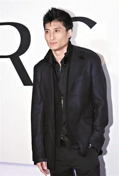 胡东一度否认 称"不要闹了"