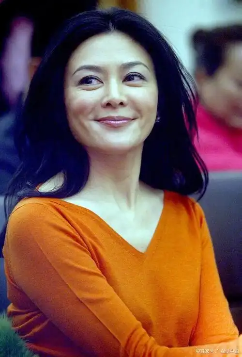 "香江第一美女"关之琳,为何被闺蜜向太陈岚打?