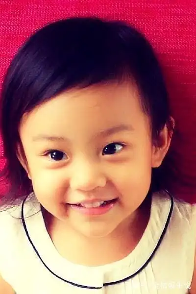 贾乃亮李小璐爱女小甜馨成长史越来越有气质网友终于逆袭了