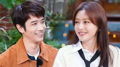 秦岚刘以豪咖啡馆浪漫初遇二人聊天默契十足