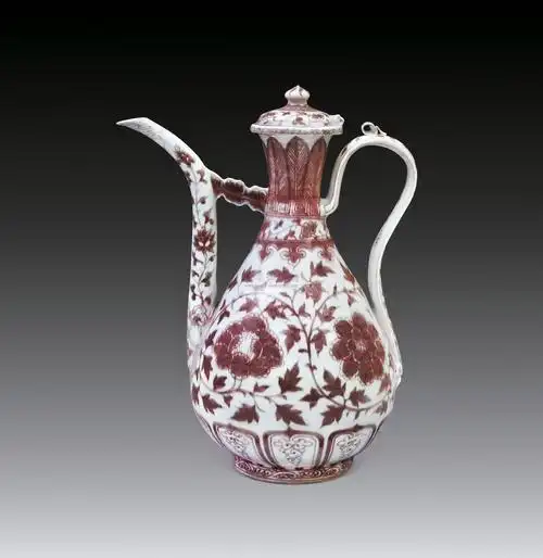 元代 釉里红缠枝莲纹执壶