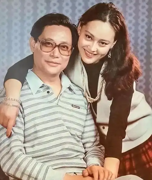 然而他们的幸福生活却被一场病痛打破,在女儿三岁时,张学津得了肝癌