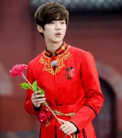 《奔跑吧兄弟》今晚如期播出洛阳首跑 安静的美男子鹿晗变成表情包