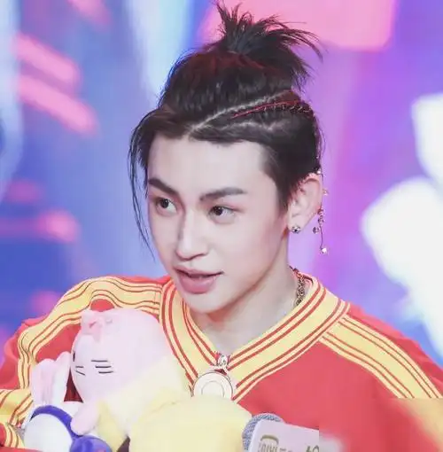 男明星高马尾造型王一博文雅朱一龙凄美而肖战可以称得上经典