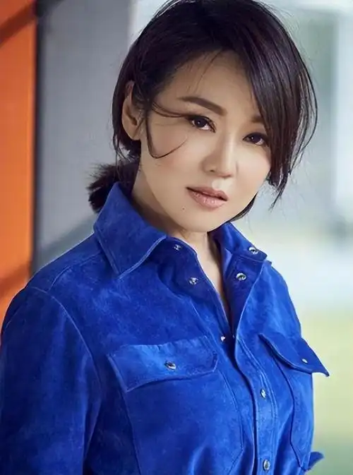 回顾邹伟与闫妮离婚19年,他再婚生子获幸福,她情路坎坷至今未婚