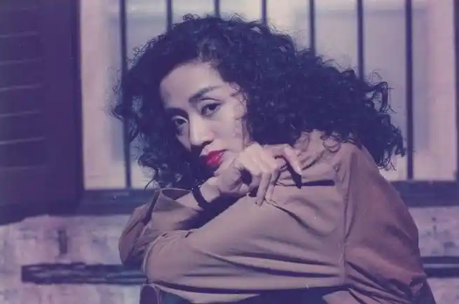 梅艳芳1989年电影《英雄本色3》中角色周英杰的造型