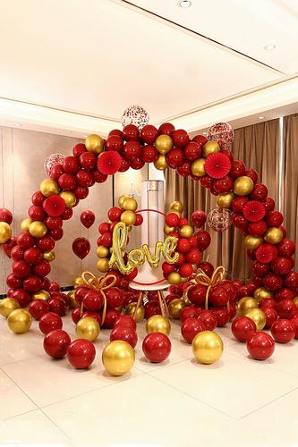气球拱门现场布置楼梯订婚婚庆大门结婚门口室外农村婚房婚礼装饰