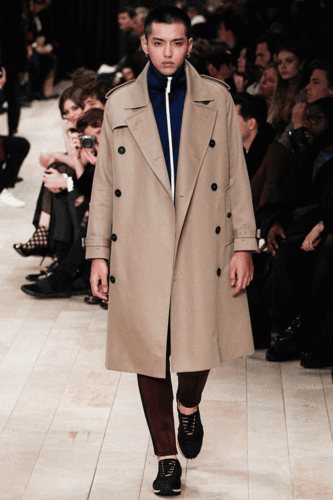 小爷吴亦凡给burberry走秀