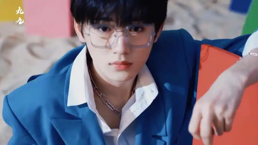 【宋亚轩】宋亚轩蓝西装配眼镜yyds,顺便庆祝小宋老师vb1000万粉(舞象