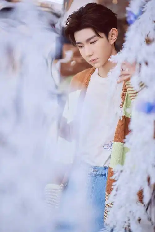 王源喊话王冰冰,粉丝表示这是什么破次元同台,两人关系令人好奇_网友