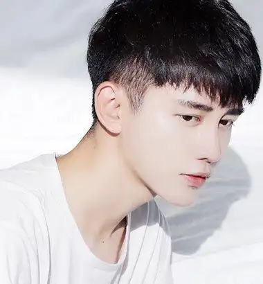 造型师说总有男生在找新的短发教程(2)_发型师姐