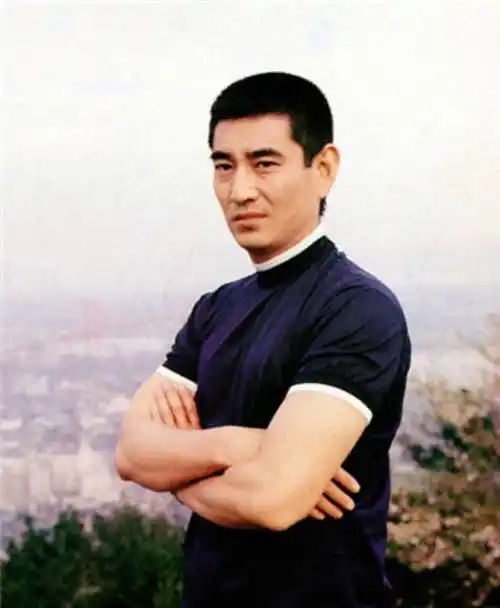 原创高仓健一段失败的婚姻离异后终生未娶离世后把遗产给了养女