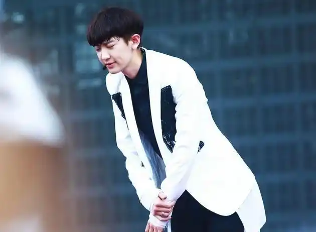 男明星:朴灿烈现身香港巨蛋音乐节-小虾米