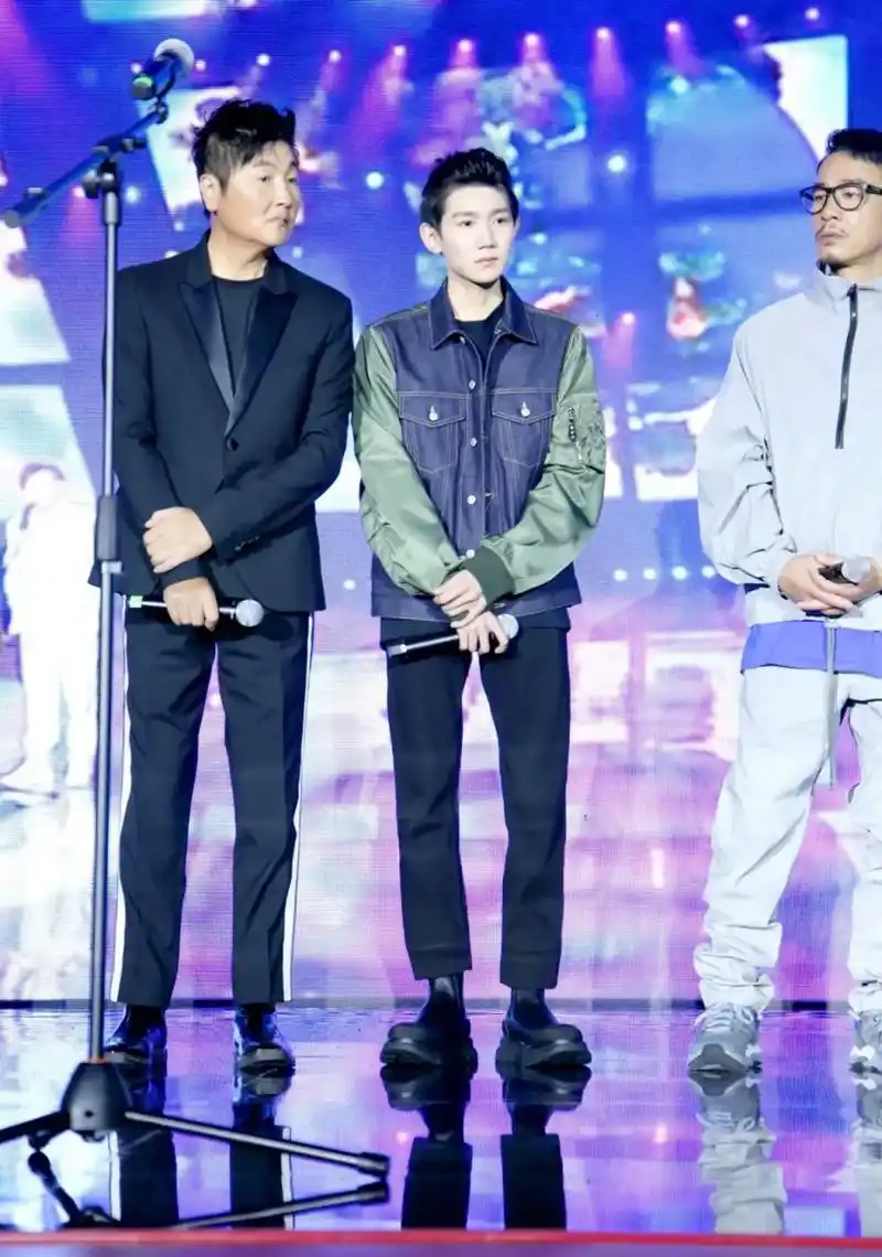 网友:从左到右,孙楠身高178,王源身高175