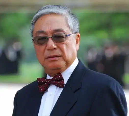 现在60岁以上的香港男演照片