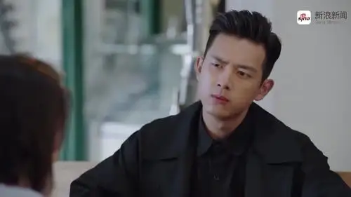 韩商言也有这么暖的一面,居然还给佟年挡太阳