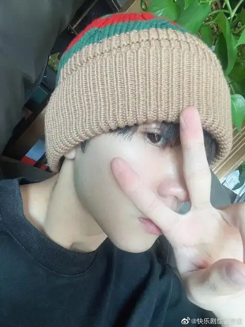 陈哲远2022手势自拍