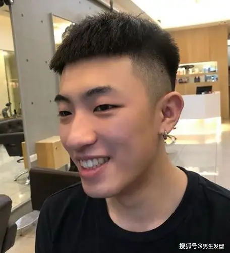 原创"两边铲光"发型还有4种剪法?这几款都很帅气,男生都该试试