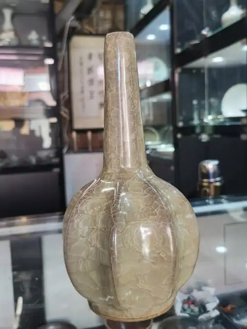 瓜棱长颈瓶北宋官窑