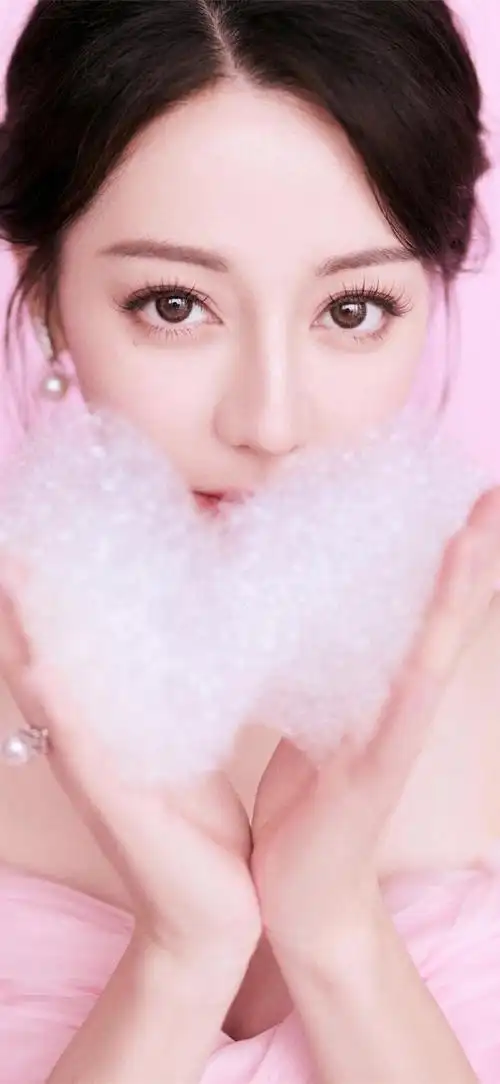 迪丽热巴浪漫粉写真#美女##明星