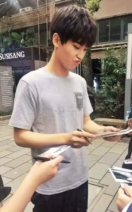 邢昭林生活照爆光,粉丝:这是谁家的小孩走丢了!_自拍_双世_墨镜