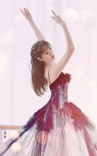 袁冰妍时装秀没人搬吗