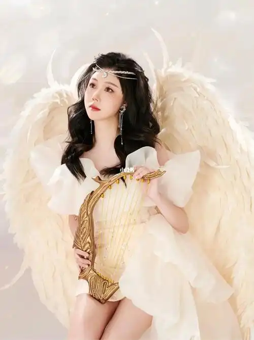 腰带没有给我系 我说怎么感觉缺点东西呢我自己的头发刚过锁骨一点点