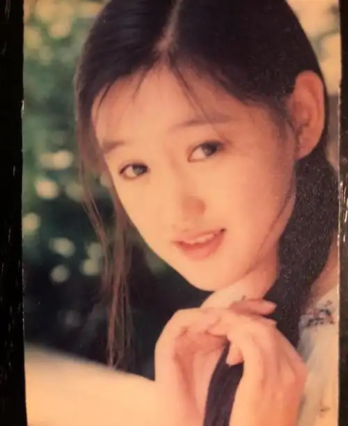 薛佳凝小时候就多才多艺,她小时候的理想就当一名优秀的主持人.